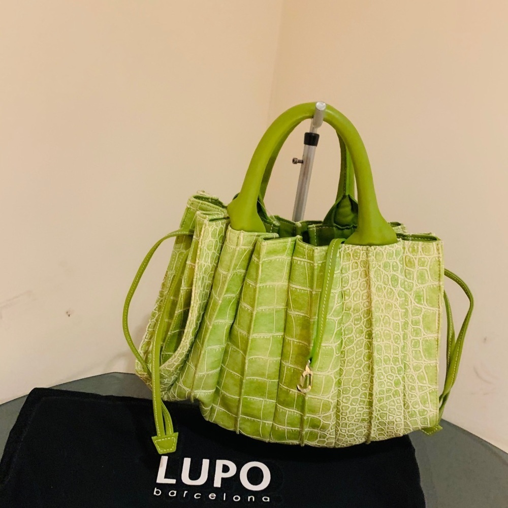 💲💲SALE 💲💲Lupo Barcelona BN lime green purse